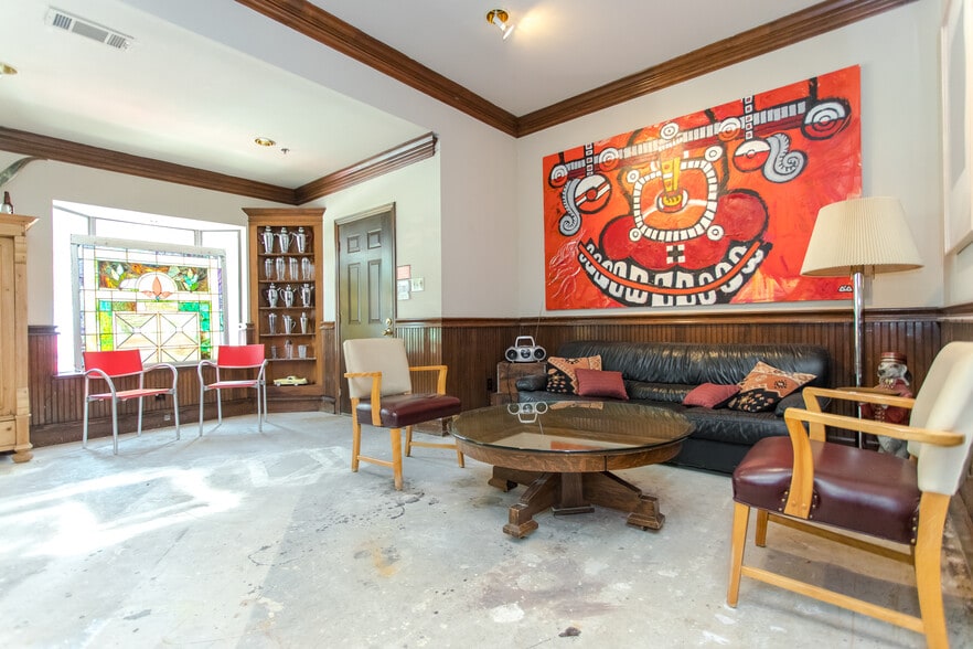 More Photos Of 4821 Broadway St, Addison Office For Sale