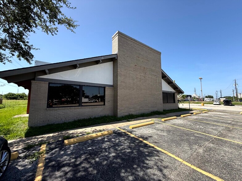 More Photos Of 5151 Avenue H, Rosenberg Restaurant For Sale