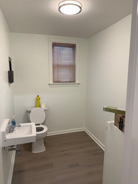 More Photos Of 2216 Macdade Blvd, Holmes Medical For Lease