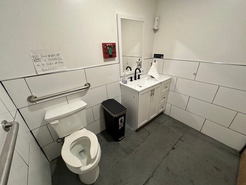 More Photos Of 4100 Central Ave SW, Albuquerque Fast Food For Sale