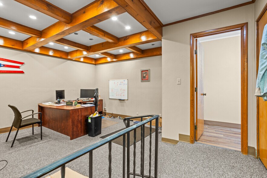 More Photos Of 105 Sycamore St, Medway Medical For Sale