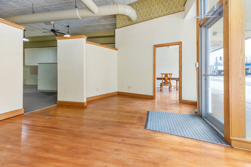 More Photos Of 111 W North Water St, New London Office For Lease