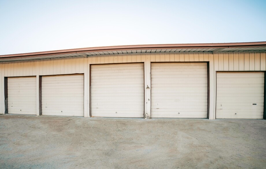 More Photos Of 809 Old Montgomery Rd, Conroe Auto Repair For Lease
