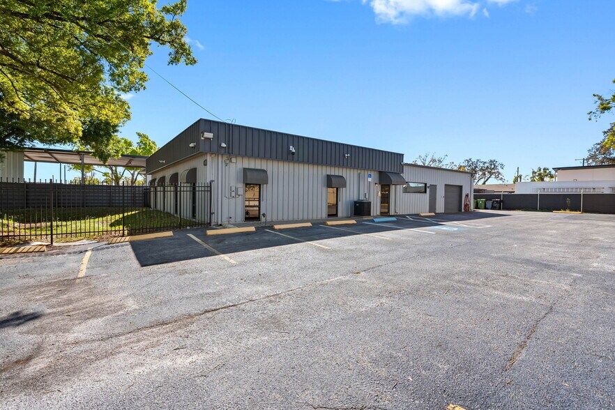 More Photos Of 4412 W Osborne Ave, Tampa Light Distribution For Lease