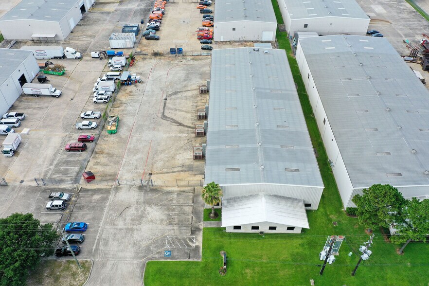 More Photos Of 5119 Hiltonview Rd, Houston Warehouse For Lease