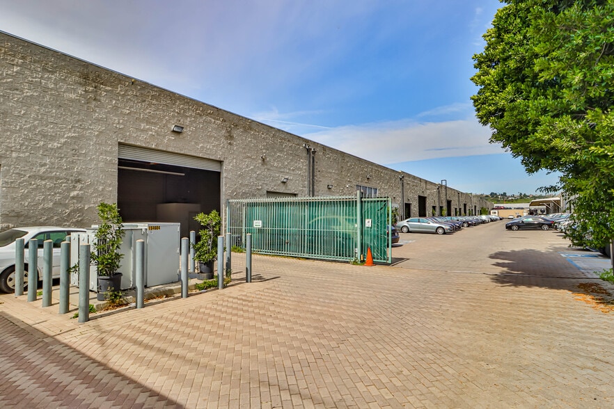 More Photos Of 12039 Branford St, Sun Valley Manufacturing For Lease