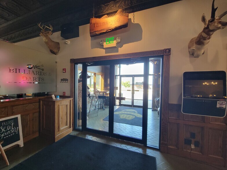 More Photos Of 5555 N Clark St, Monroe Center Restaurant For Sale