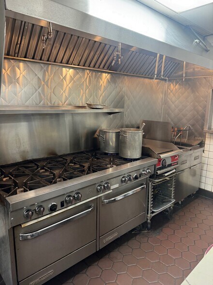 More Photos Of 50285 Mound Rd, Shelby Township Specialty For Sale