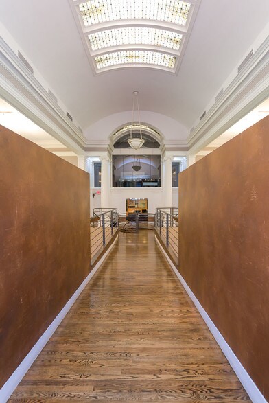 More Photos Of 871 N Park St, Columbus Office For Sale