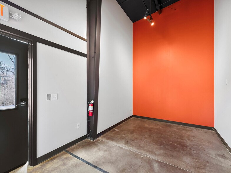 More Photos Of 82 Old Mars Hill Hwy, Weaverville Flex For Lease