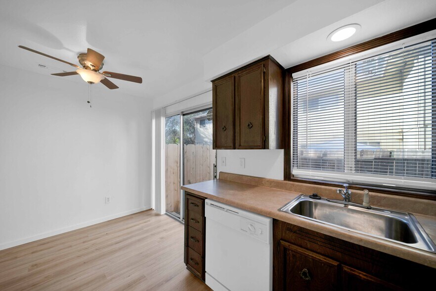 More Photos Of 1091 Del Sol Pl, Redding Apartments For Sale