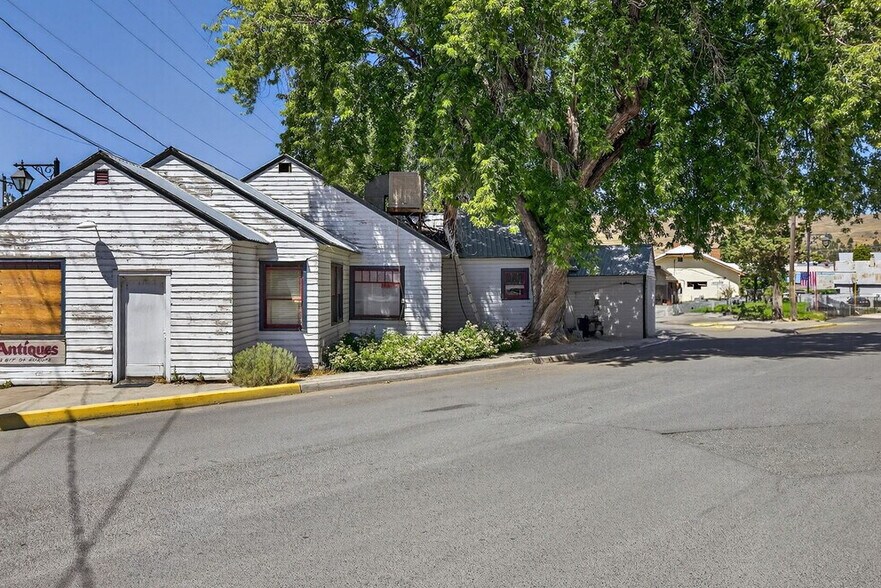 More Photos Of 234 S Canyon Blvd, John Day Freestanding For Sale