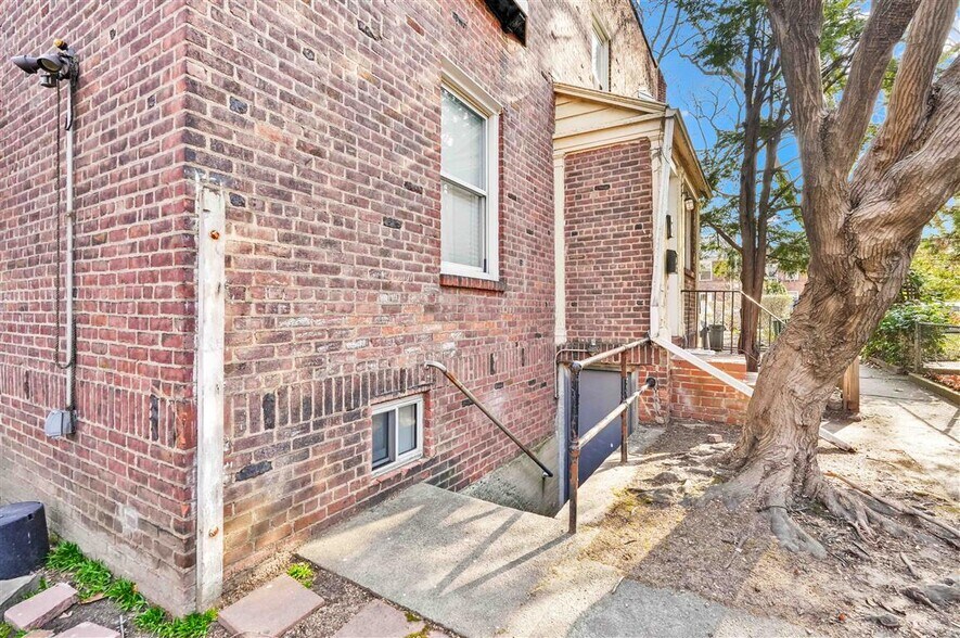 More Photos Of 3930 45th St, Sunnyside Apartments For Sale