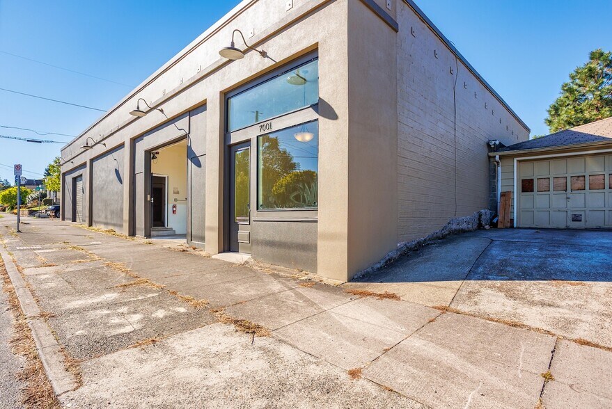 More Photos Of 7001-7013 N Albina Ave, Portland Freestanding For Lease
