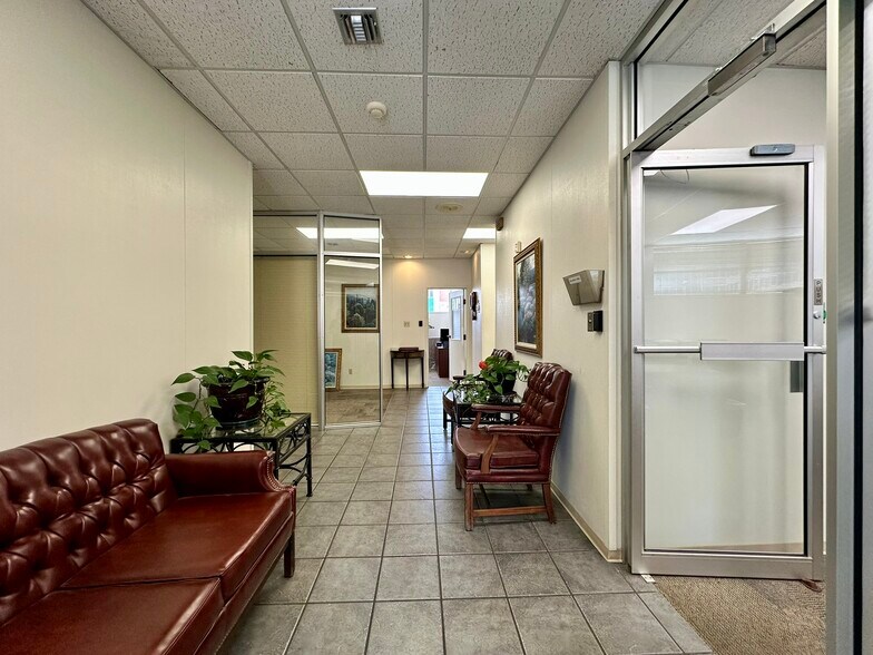 More Photos Of 705 Lamar St, Wichita Falls Office For Sale