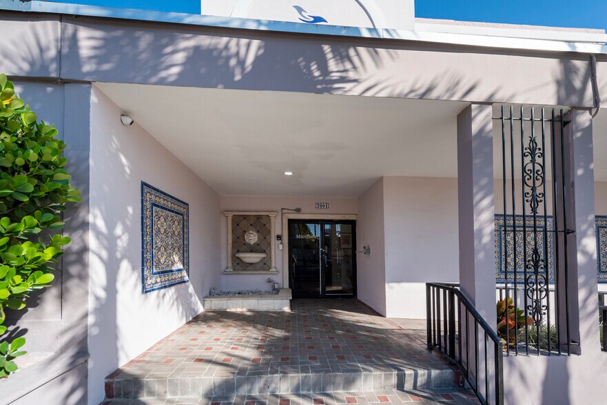 More Photos Of 2001 Polk St, Hollywood Assisted Living For Sale