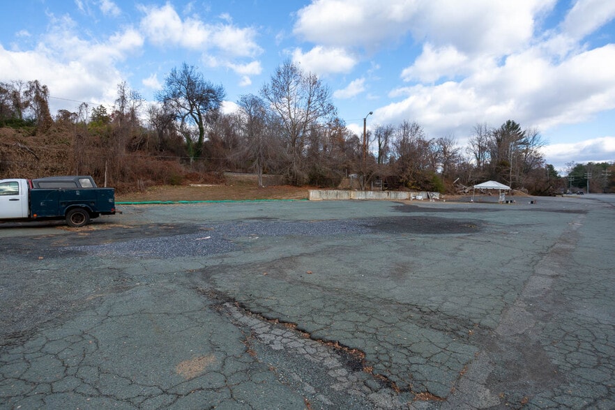 More Photos Of 2845 Ivy Rd, Charlottesville Service For Sale