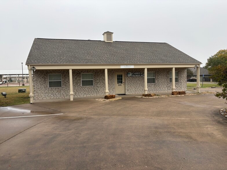 Primary Photo Of 606 S Harbor Ct, Granbury Office For Lease