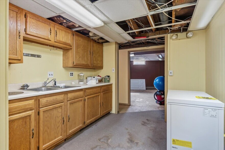 More Photos Of 2060 W Monroe St, Springfield Office For Sale
