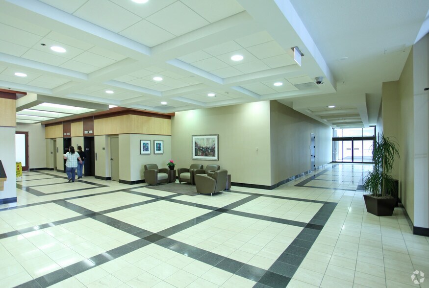 More Photos Of 400 Highway 169 S, Saint Louis Park Office For Lease