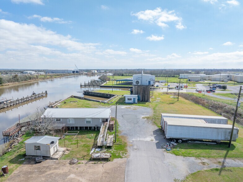 More Photos Of 605 Wilfred Landry St, Delcambre Warehouse For Sale