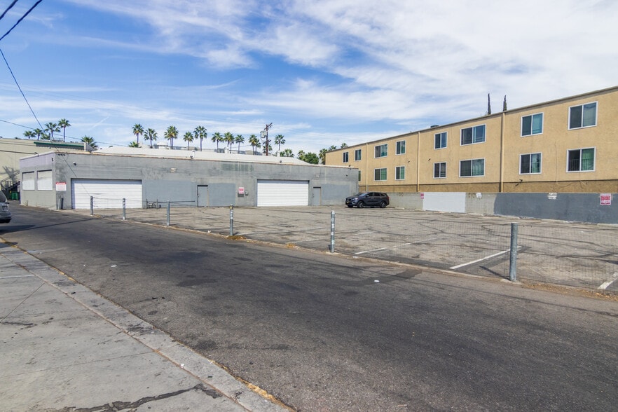 More Photos Of 11129 Hartsook St, North Hollywood Warehouse For Lease