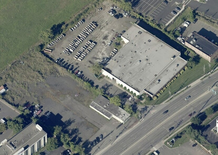 More Photos Of 890 Paterson Plank Rd, East Rutherford Manufacturing For Lease