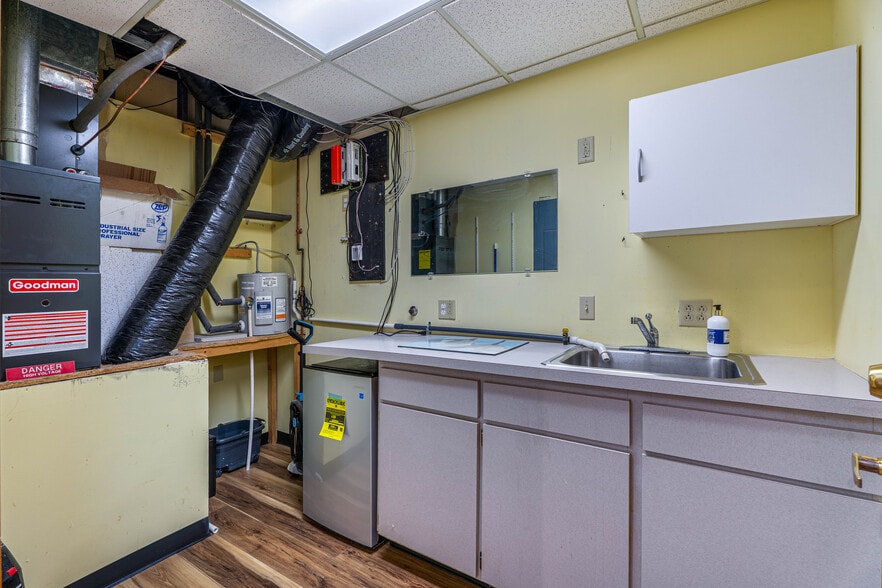 More Photos Of 6490 Main St, Buffalo Medical For Lease