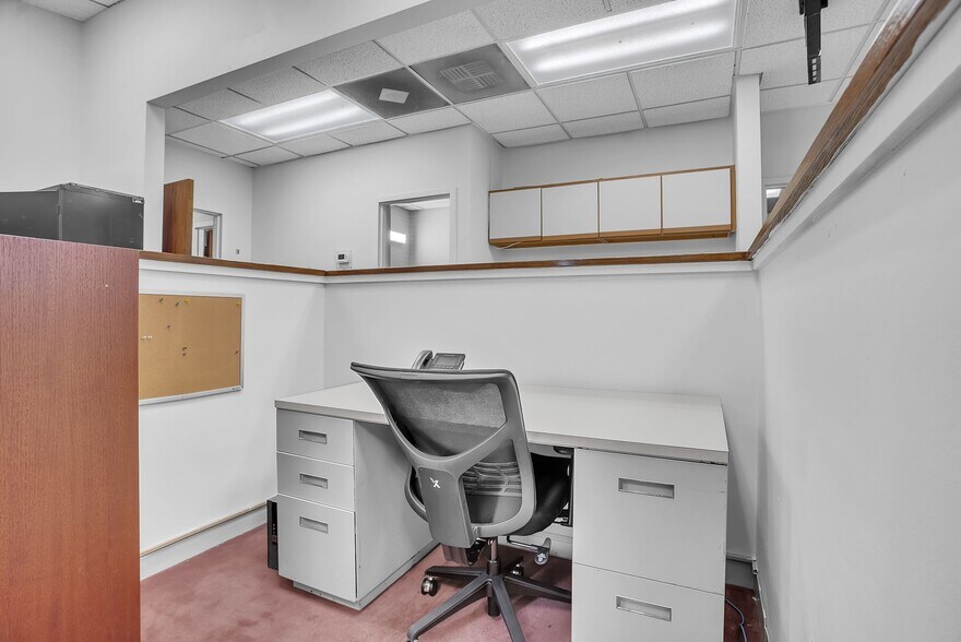 More Photos Of 4609 Pinecrest Office Park Dr, Alexandria Medical For Sale