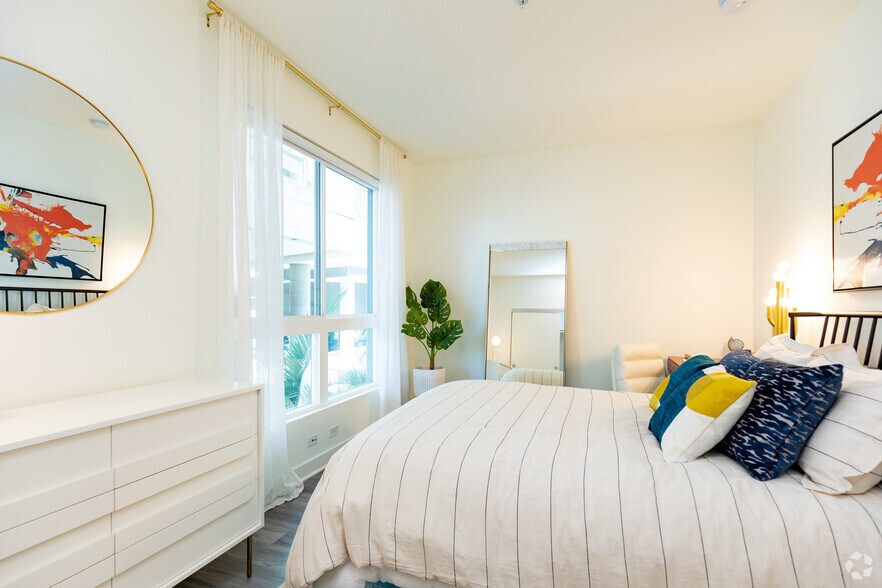 More Photos Of 1331 N Cahuenga Blvd, Los Angeles Apartments For Lease