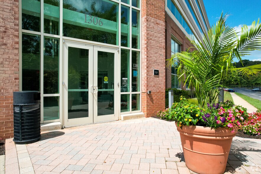 More Photos Of 1302 Concourse Dr, Linthicum Unknown For Lease