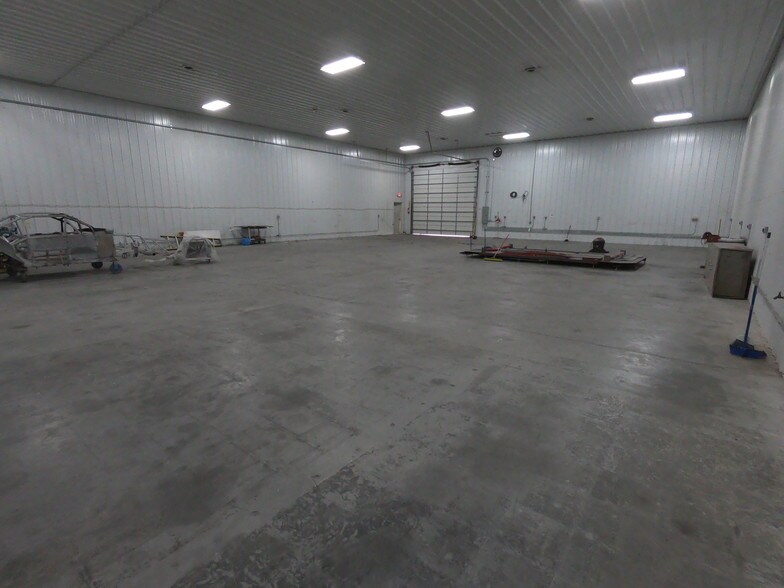 More Photos Of 3415 Denver Dr, Denver Warehouse For Lease