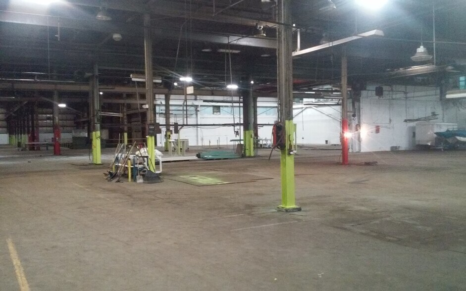 More Photos Of 315 W Mill St, Beaver Dam Manufacturing For Lease
