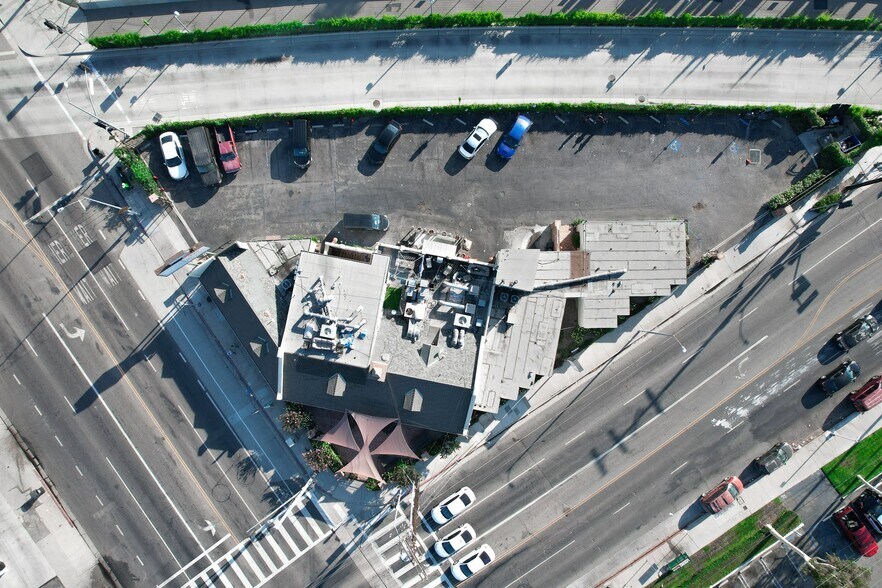 More Photos Of 6000 Woodman Ave, Van Nuys Storefront Retail Office For Lease