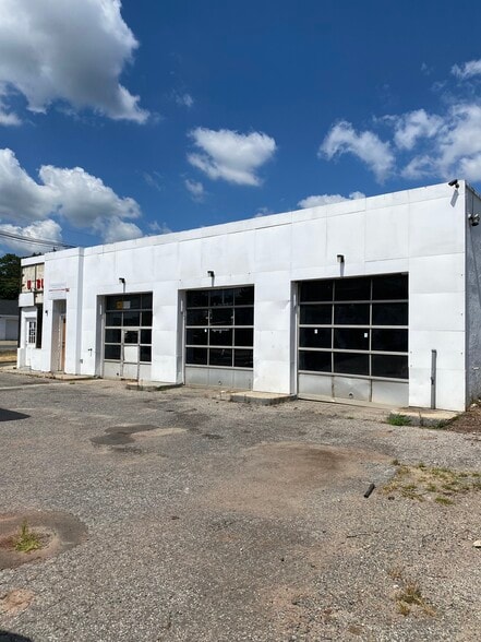 More Photos Of 541 Hamilton St, Somerset Service Station For Sale