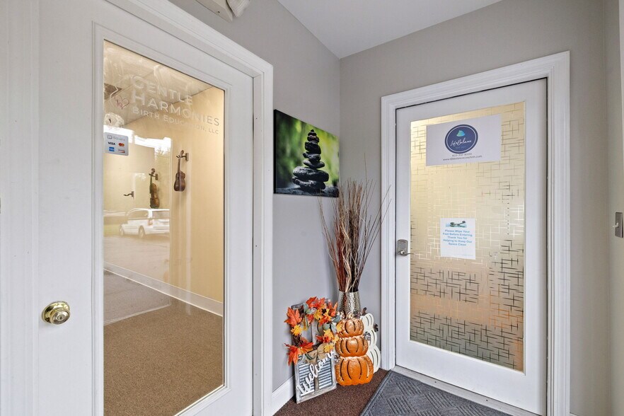 More Photos Of 323 Gonic Rd, Rochester Storefront Retail Office For Lease
