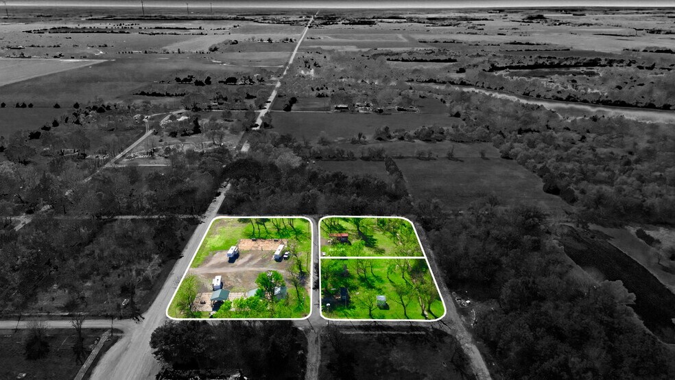 More Photos Of 74 2nd St, Moran Trailer Camper Park For Sale