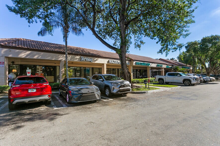More Photos Of 901-1001 N University Dr, Coral Springs General Retail For Lease