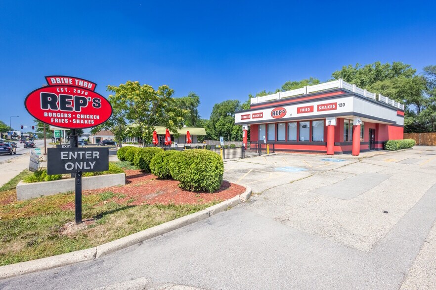 More Photos Of 139 N Northwest Hwy, Palatine Fast Food For Lease