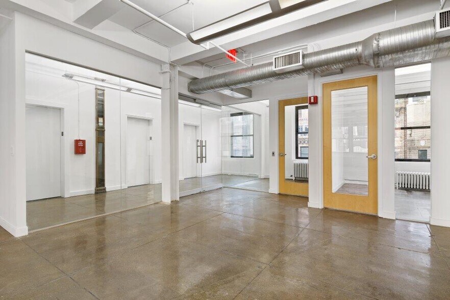 More Photos Of 253 W 35th St, New York Office For Lease