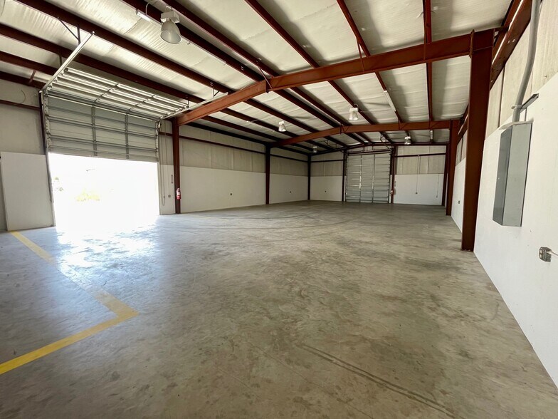 More Photos Of 1805 N Lexington Blvd, Corpus Christi Warehouse For Lease