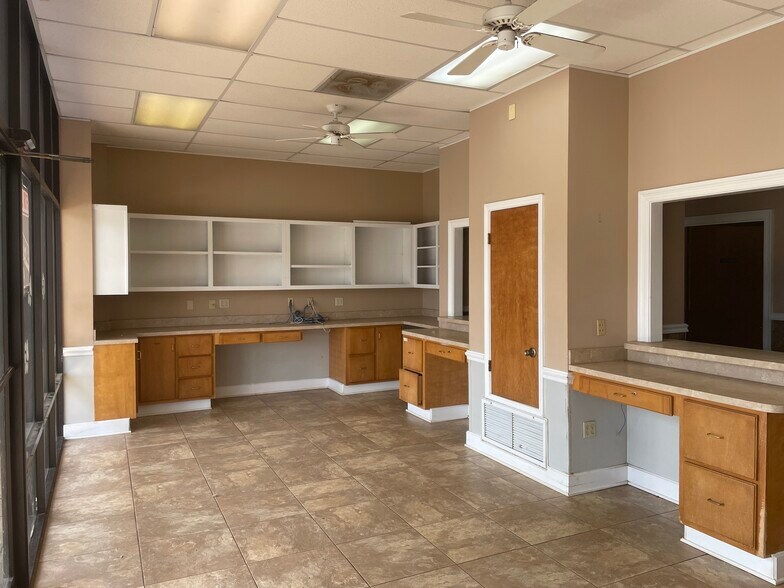 More Photos Of 75 Schillinger Rd S, Mobile General Retail For Lease
