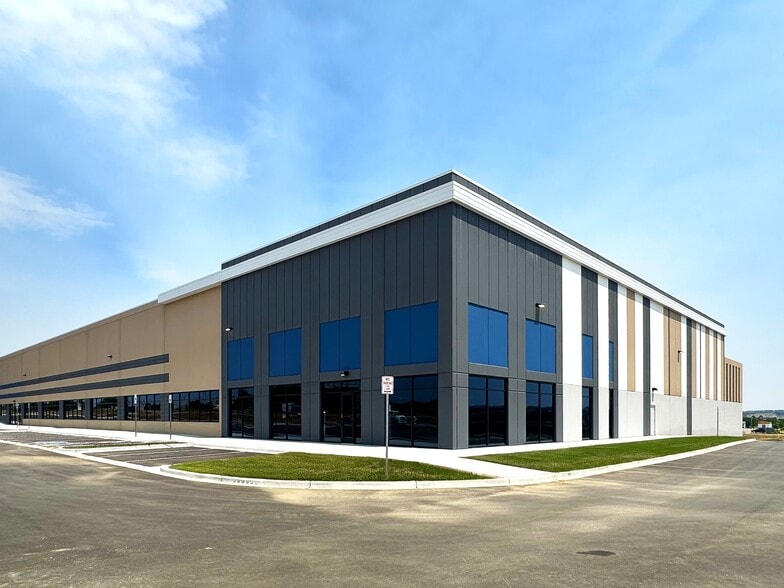 More Photos Of 7284 S Potomac St, Centennial Distribution For Sale