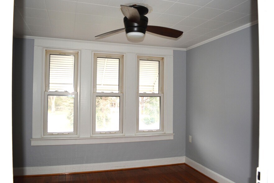 More Photos Of 579 West St, Pittsboro Office For Lease