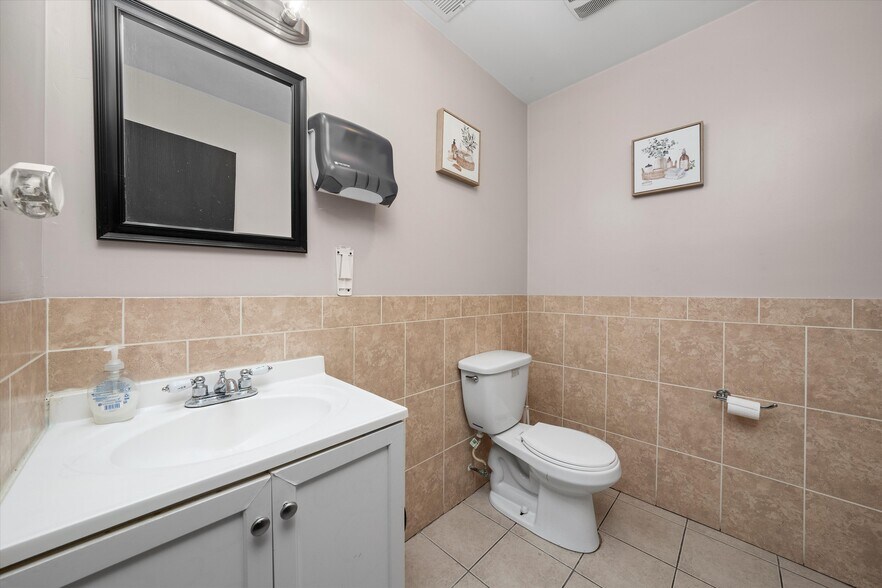 More Photos Of 4805 W Madison St, Chicago Storefront For Sale