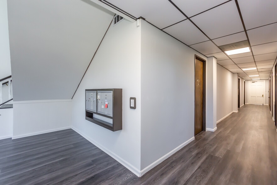 More Photos Of 23030 Lyons Ave, Santa Clarita Medical For Lease