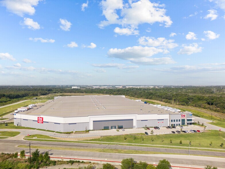 More Photos Of 2003 MacArthur Blvd, Grand Prairie Distribution For Lease