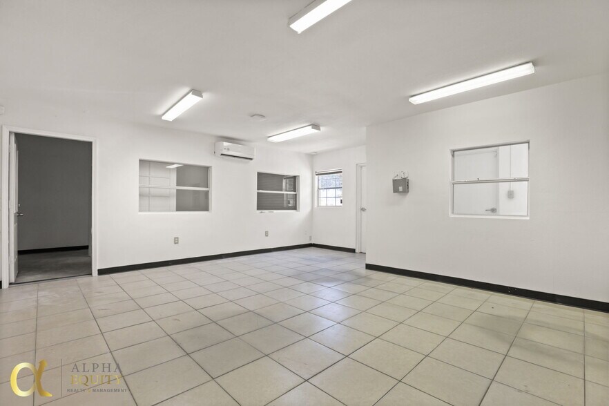 More Photos Of 5497 Benchmark Ln, Sanford Warehouse For Lease