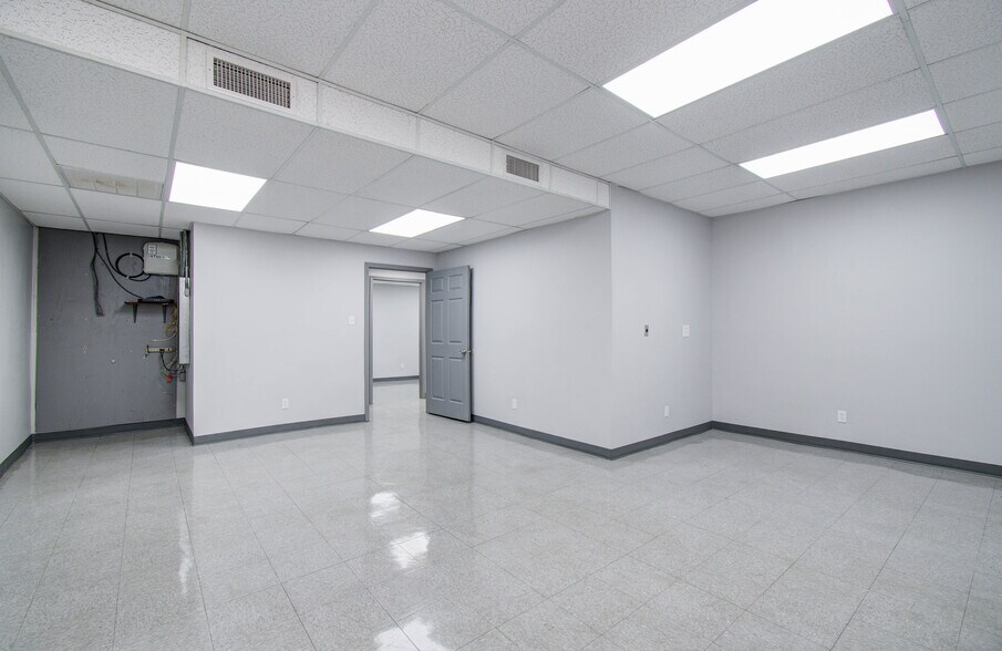 More Photos Of 8730 Ley Rd, Houston Warehouse For Lease