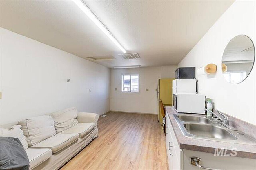 More Photos Of 603 & 621 N Main St, Moscow Distribution For Sale